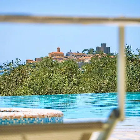 With Pool And Private In Just 500 Mt From The Sea Apart Otel Talamone