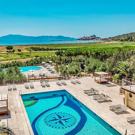 Apart Otel With Pool And Private In Just 500 Mt From The Sea